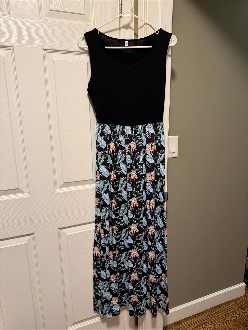 Women’s Sherosa Black and Floral Palm Tank Top Dress Size Large
